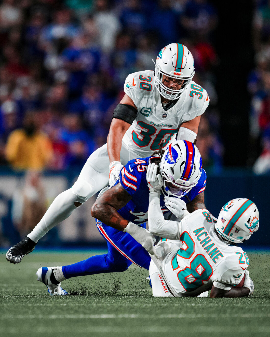 Shaq Thompson making a tackle